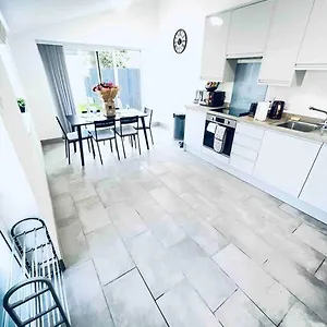 2 Bedroom Modern House In Centre , Cambridge (Cambridgeshire) United Kingdom